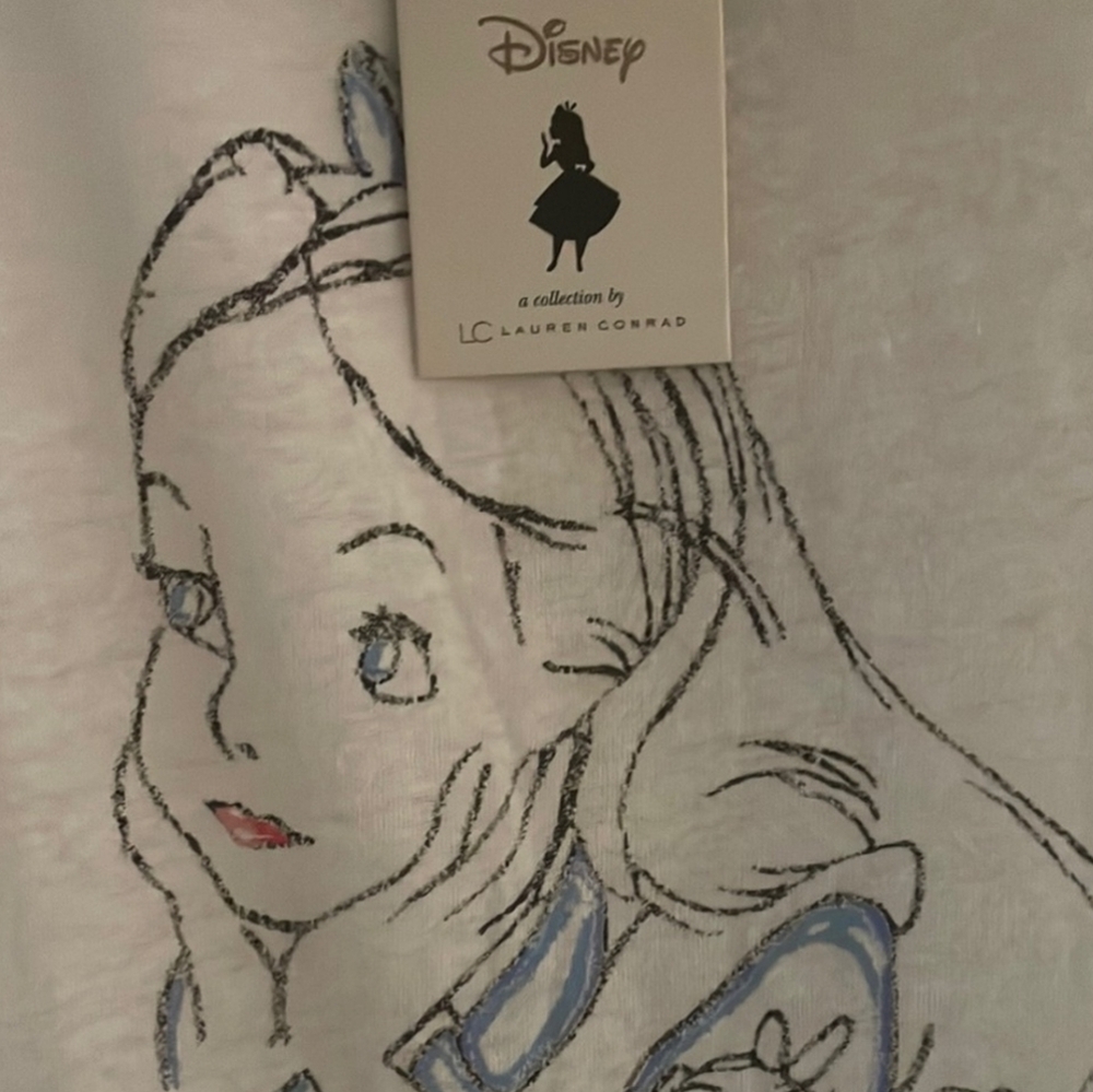 NWT Alice In Wonderland Shirt - Size M - Picture 12 of 12